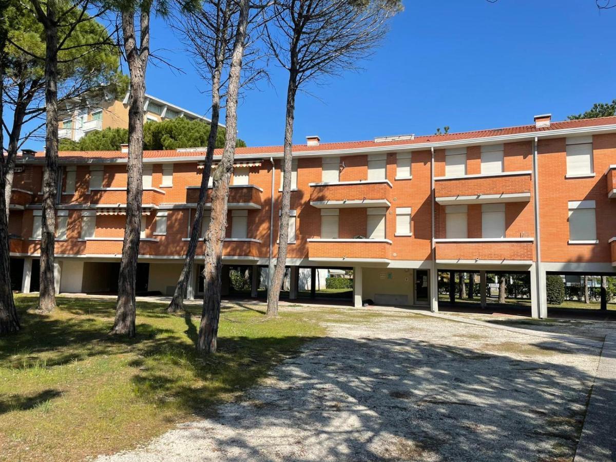 Condominio Splendid Бибионе Экстерьер фото